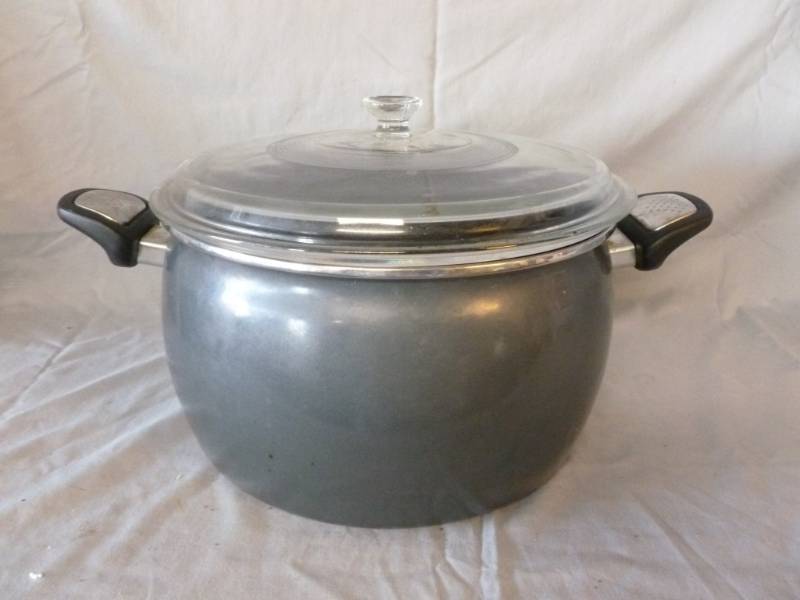 lot 123 image: Soup Kettle
