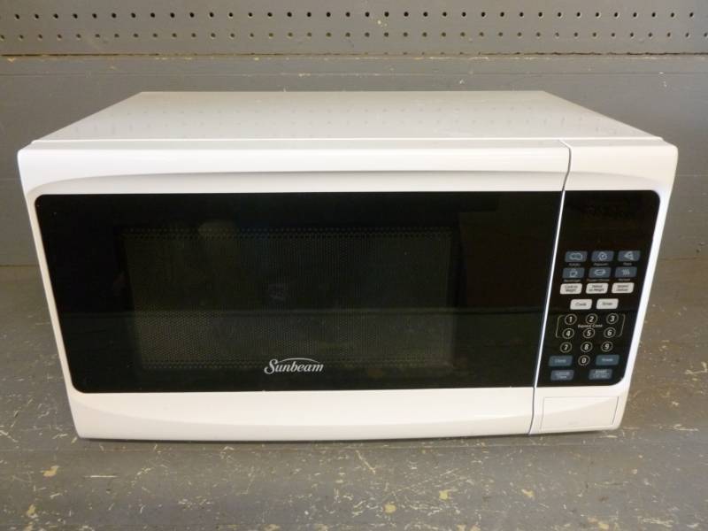 lot 127 image: Microwave Oven