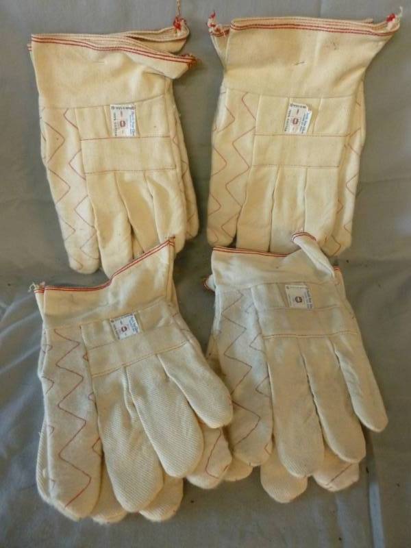 lot 128 image: New Work Gloves