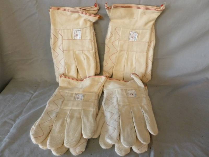 lot 129 image: New Work Gloves