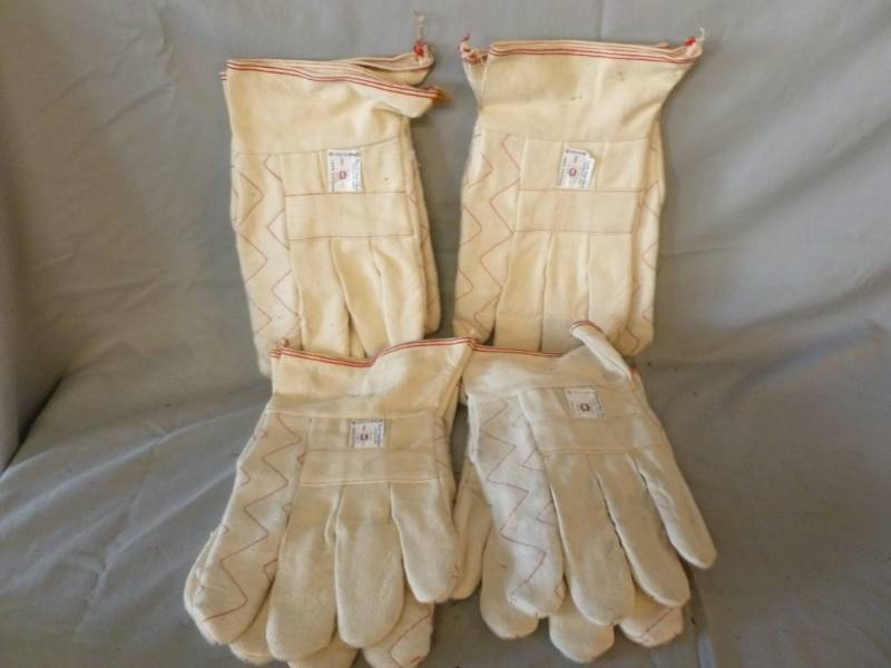 lot 130 image: New Work Gloves