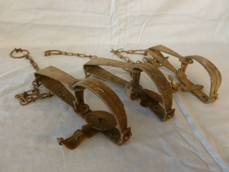lot 142 image: Vintage Traps