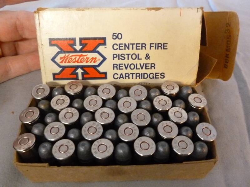 lot 179 image: Pistol Ammo