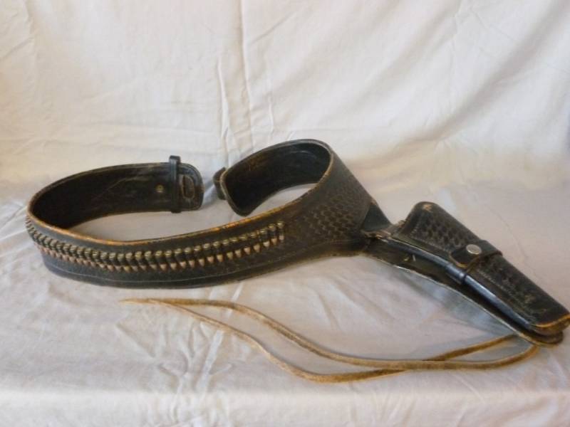 lot 206 image: Leather Ammo Belt