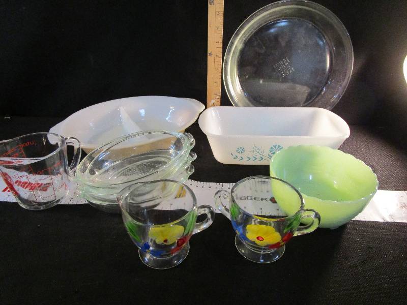 Various BowlsPyres Cream and Sugar