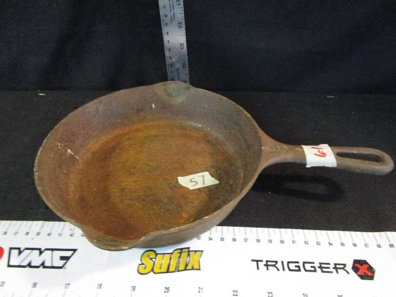 #5 Griswold Cast Iron Fry Pan 8