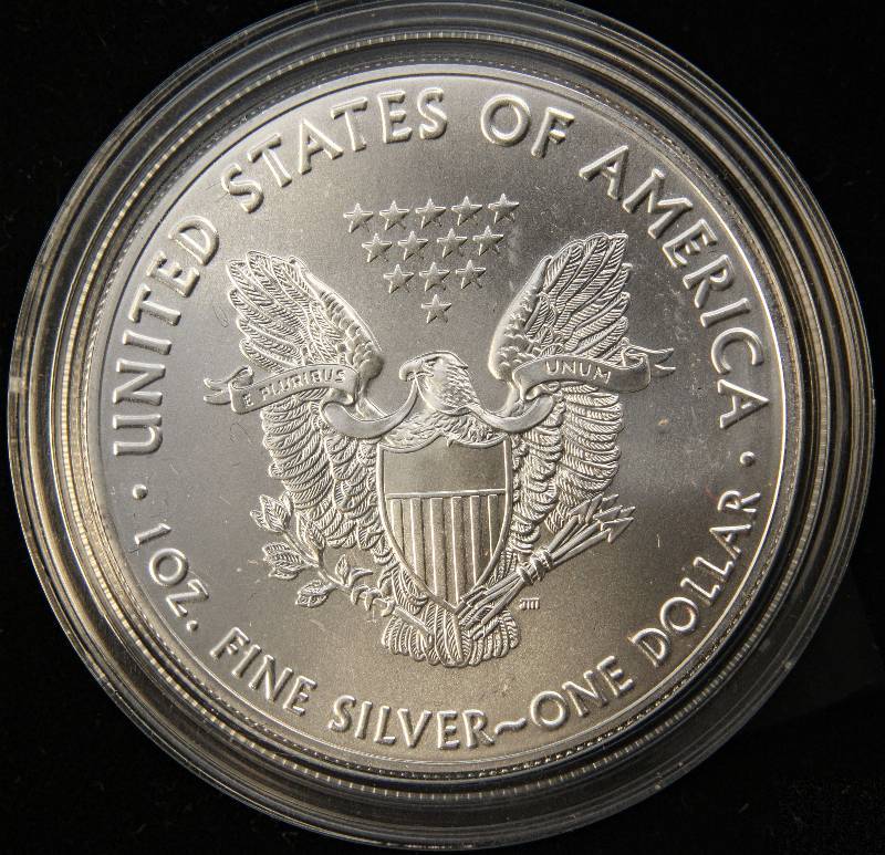 lot 05 image: 2018 AMERICAN SILVER EAGLE 1 TROY OZ. .999 FINE SILVER IN AIRTITE
