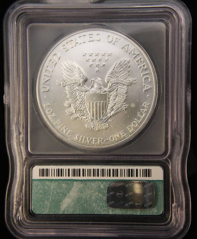 lot 06 image: 2001 AMERICAN SILVER EAGLE 1 TROY OZ. .999 FINE SILVER DOLLAR MS69 ICG spotted