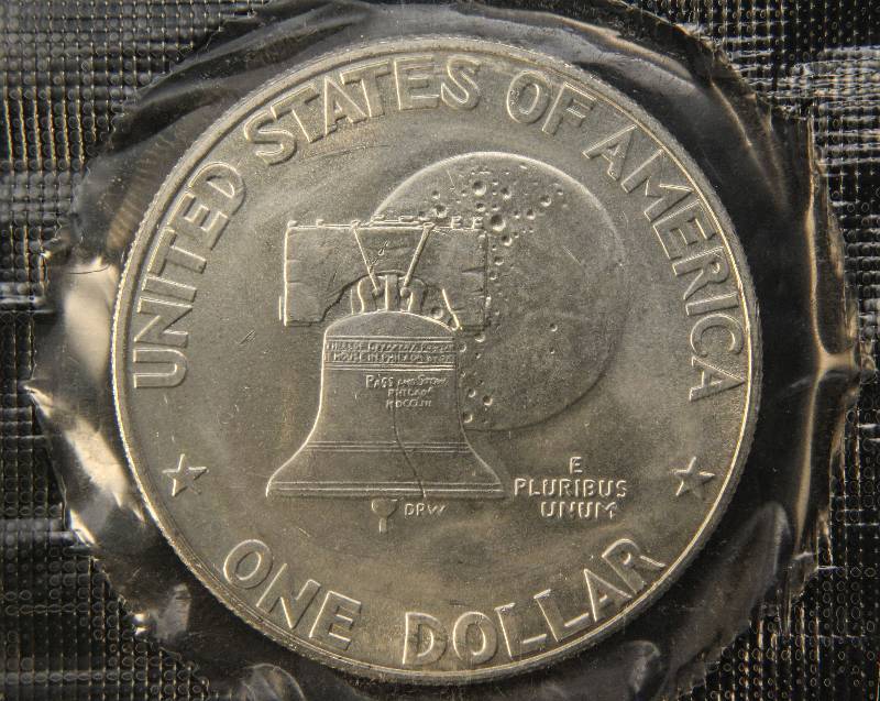 lot 22 image: 1976-S 40% SILVER EISENHOWER DOLLAR MINT SEALED BU