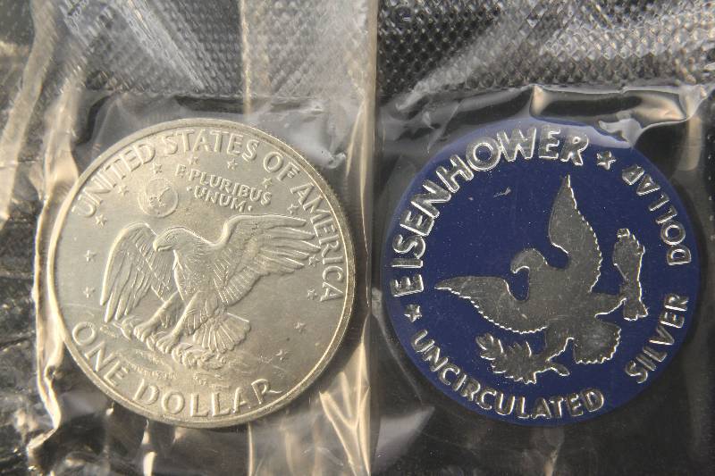 lot 37 image: 1971-S 40% SILVER EISENHOWER DOLLAR UNC IN GOVERNMENT PKG