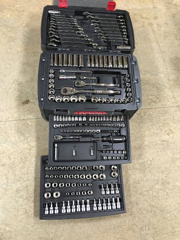 Husky Mechanics Tool Set 268 Piece Set not used