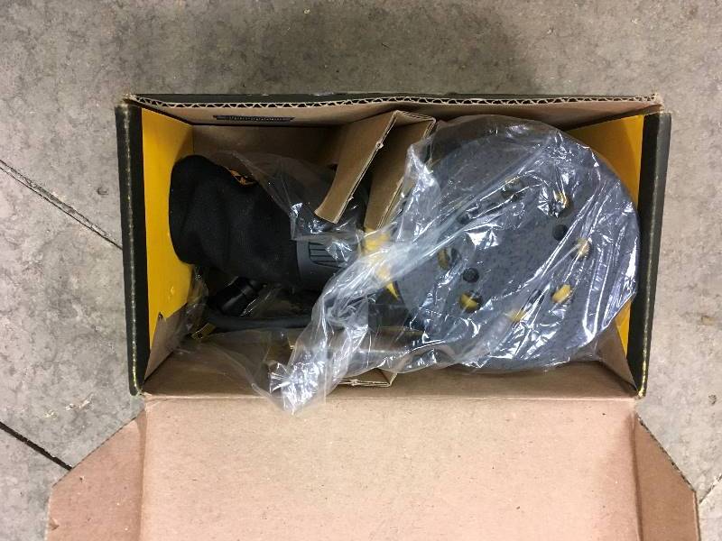 DeWalt 5 PSA Pad Random Orbit Sander not used