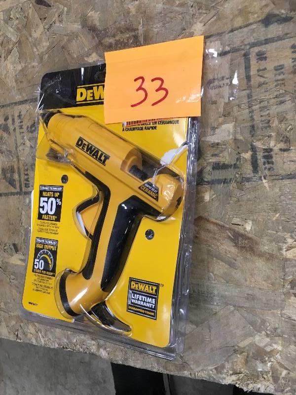 DeWalt Ceramic Rapid Heat Full Size Glue Gun not used