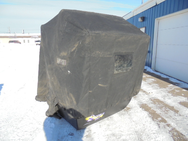 lot 4 image: Otter II Portable Fish House