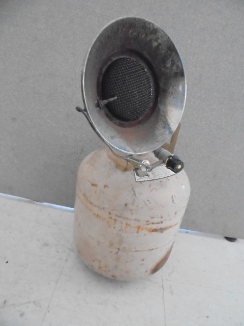 lot 7 image: 20 Pound Propane Tank With Sunflower