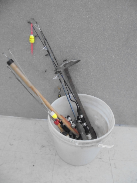 lot 15 image: Ice Fishing Rods & Reels