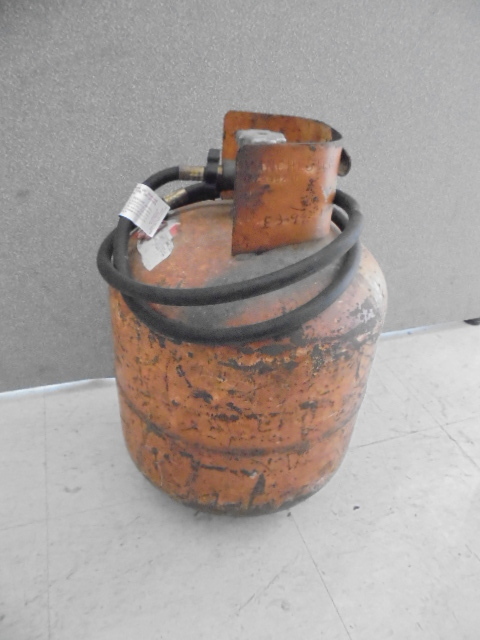 lot 27 image: 20 Pound Propane Tank