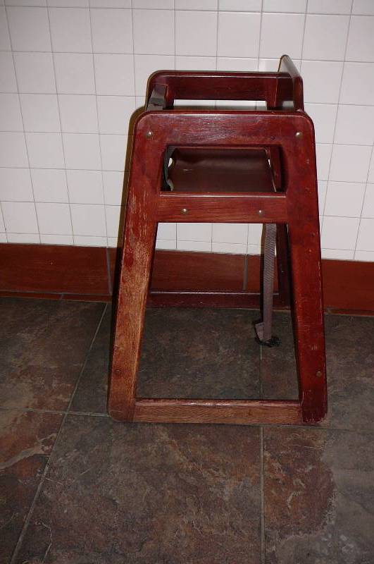 lot 5 image: Wooden High Chair