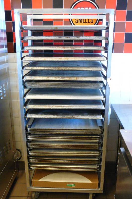 lot 21 image: Alum Cooling Rack with Pans