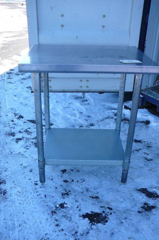 lot 22 image: Alum Table