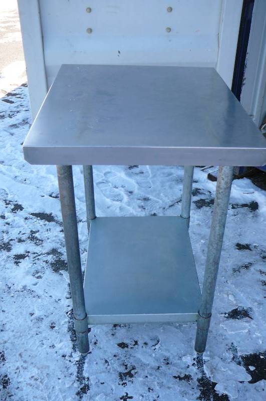 lot 23 image: Alum Table