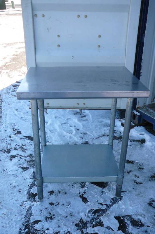 lot 24 image: Alum Table