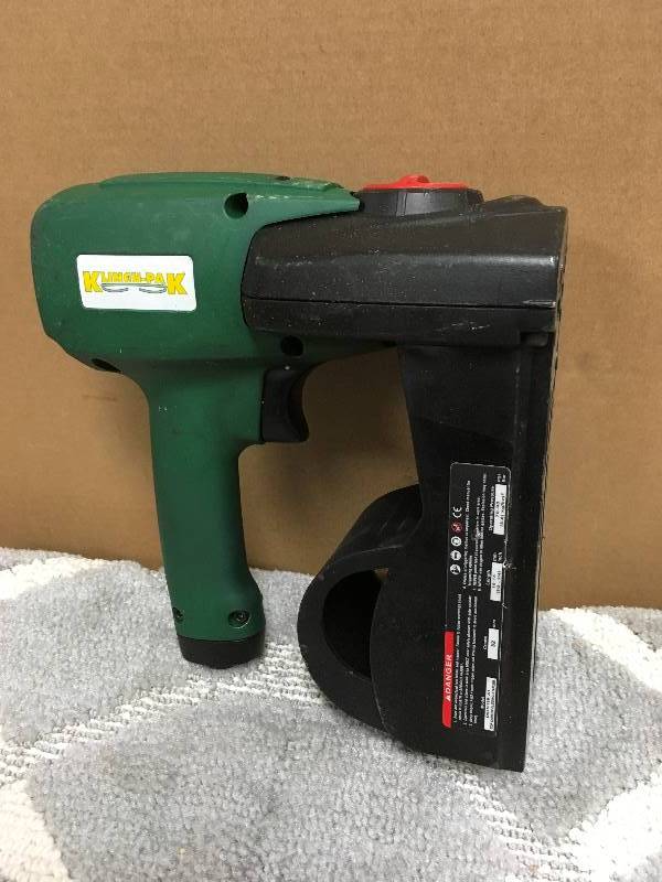 Klinch-Pak Top Carton Closing Stapler in working conditions
