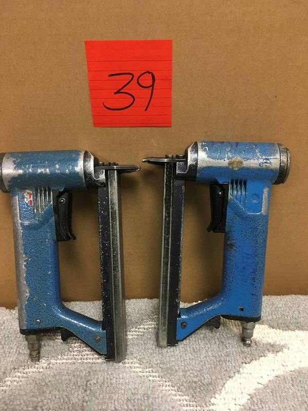 2 Staple Guns in working conditions