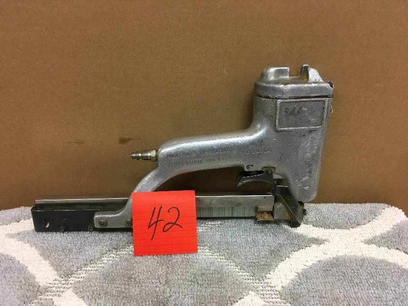 Staple Gun in working conditions