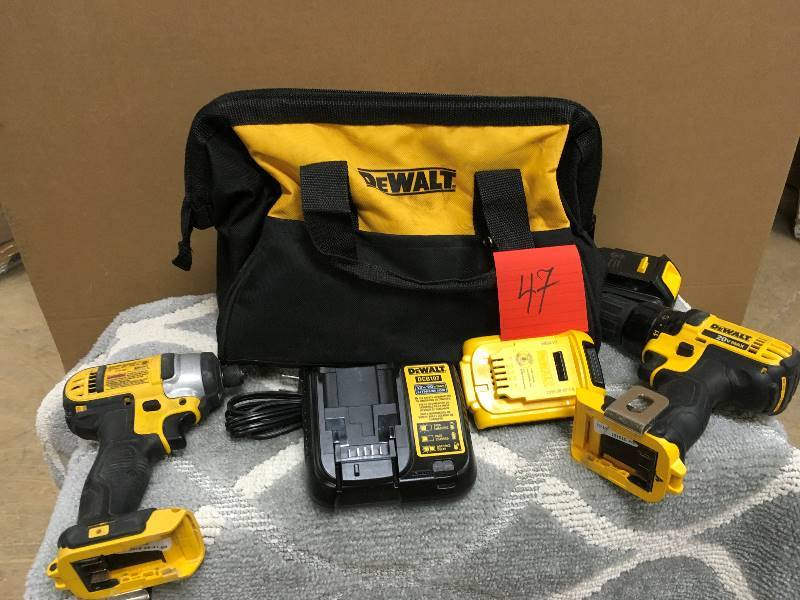 DeWalt 20 Volt MAX Lithium-Ion Cordless DrillDriver Combo Kit (2 Tools) with 2 Batteries 1.5Ah, Charger and Contractor Bag in like new working conditions