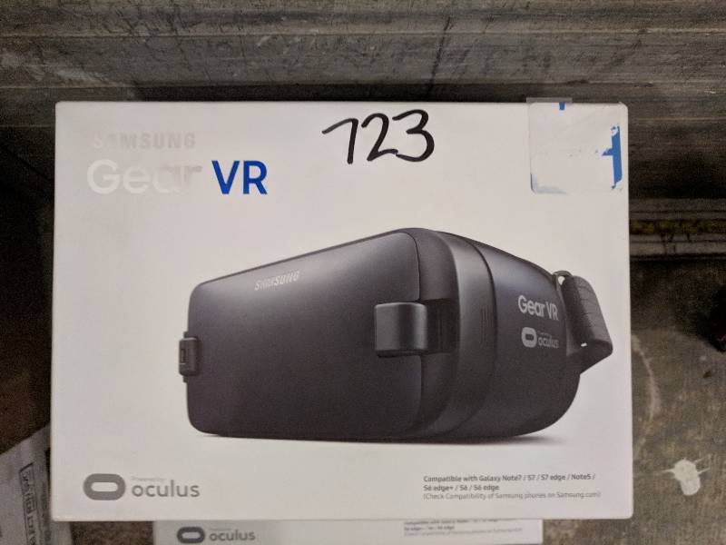 Samsung Gear VR 2 Oculus Virtual Reality Headset 2016 SM-R323 - UNUSED