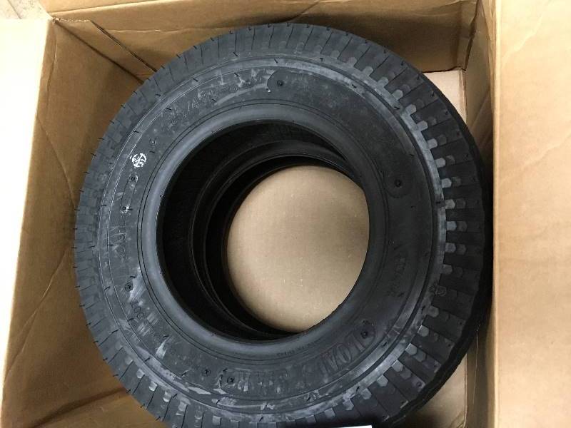lot 21 image: 480400 - B Load Tractor Tire  open box not used