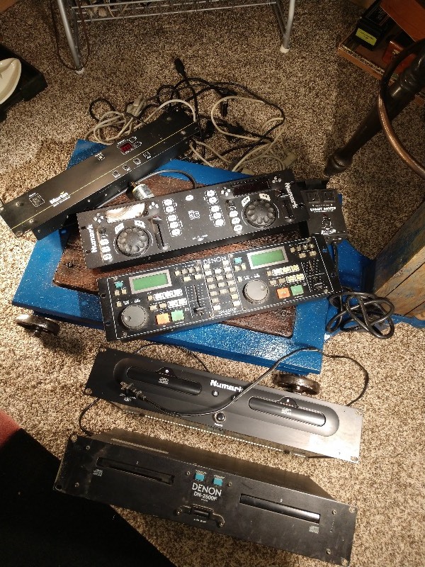 lot 26 image: DJ Equipment