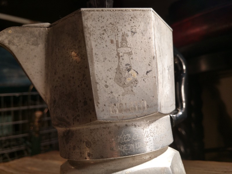 lot 31 image: Copper Tea Pot and BIALETTI Moka Express Made in Italy Expresso Maker 