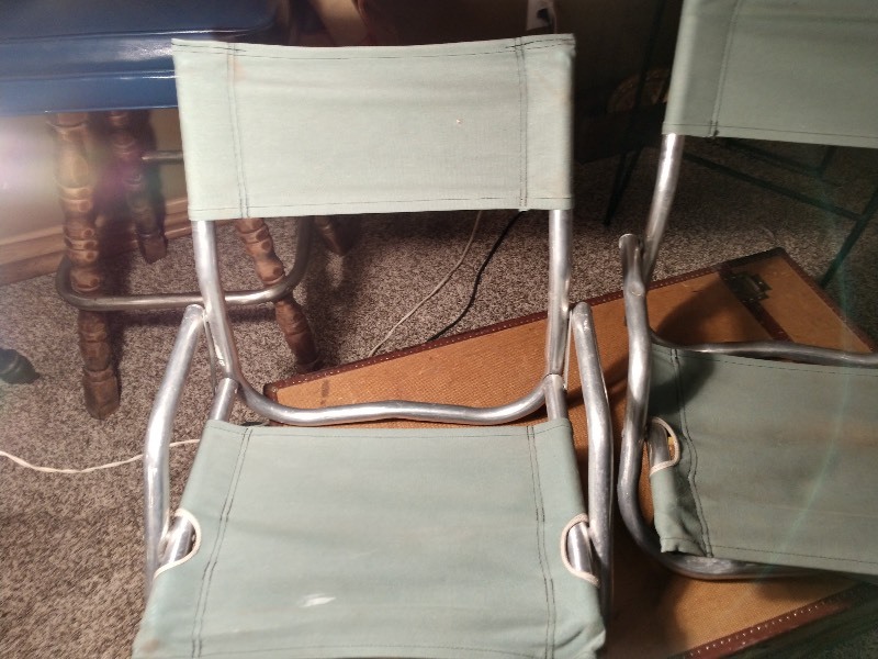 lot 43 image: Folding Lawn Chairs (2)