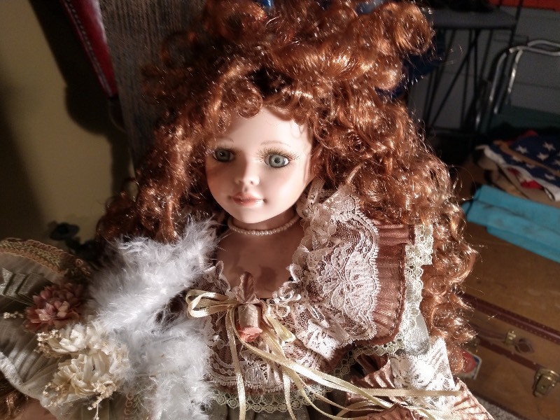 lot 76 image: Emerald Doll Collection Dolls