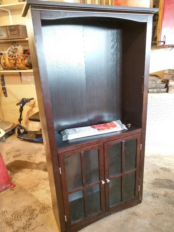 lot 136 image: Entertainment Center