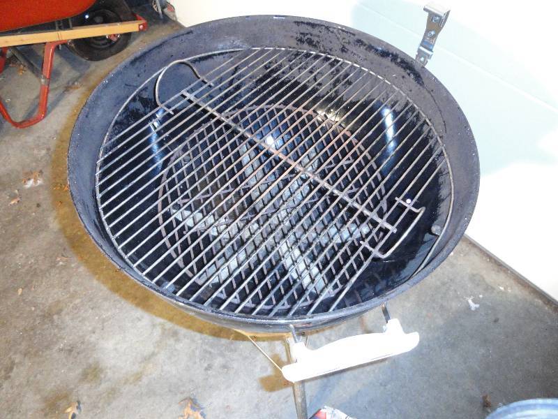 lot 8 image: Weber Grill with Charcoal