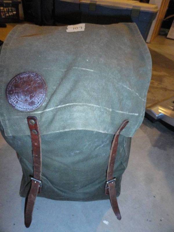 lot 106 image: Minnesota Duluth Backpack W Cooking Supplies