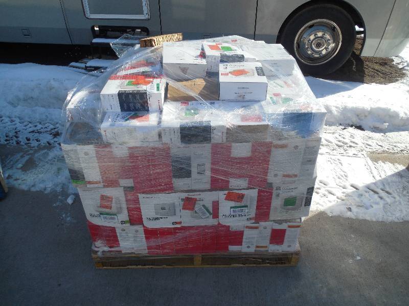 PALLET LOT OF THERMOSTATS