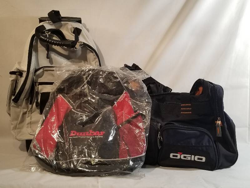 lot 16 image: TRAVEL BAGS