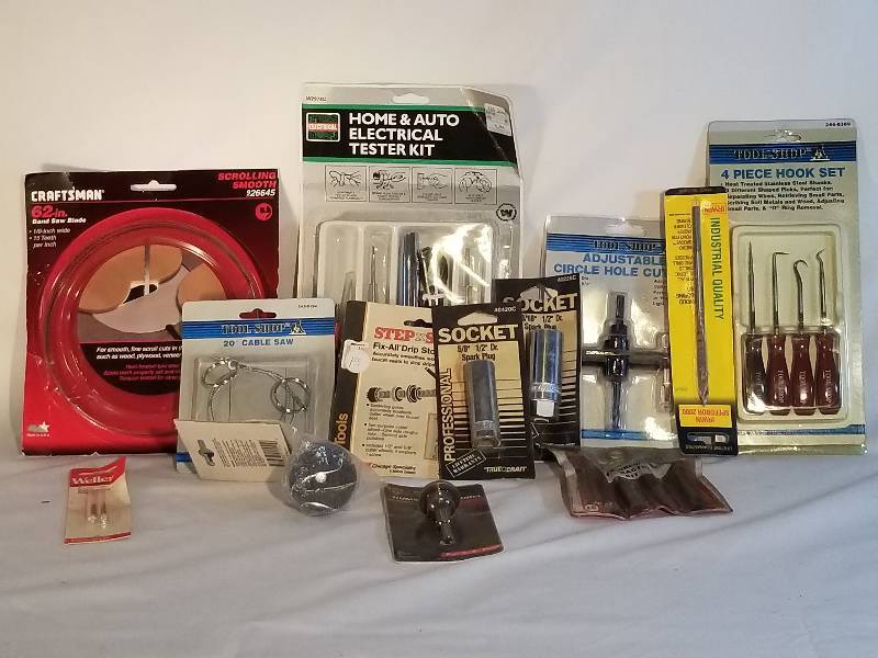 lot 19 image: TOOLS AND HARDWARE