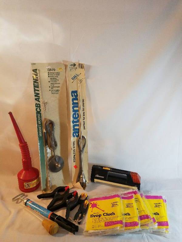 lot 35 image: CB ANTENNA  FLASH LIGHT
