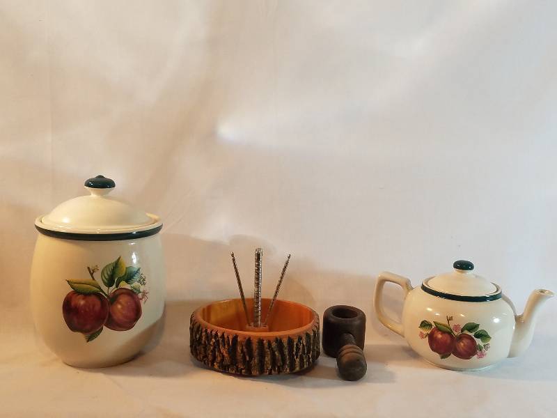 lot 38 image: FINE CHINA AND NUT CRACKER