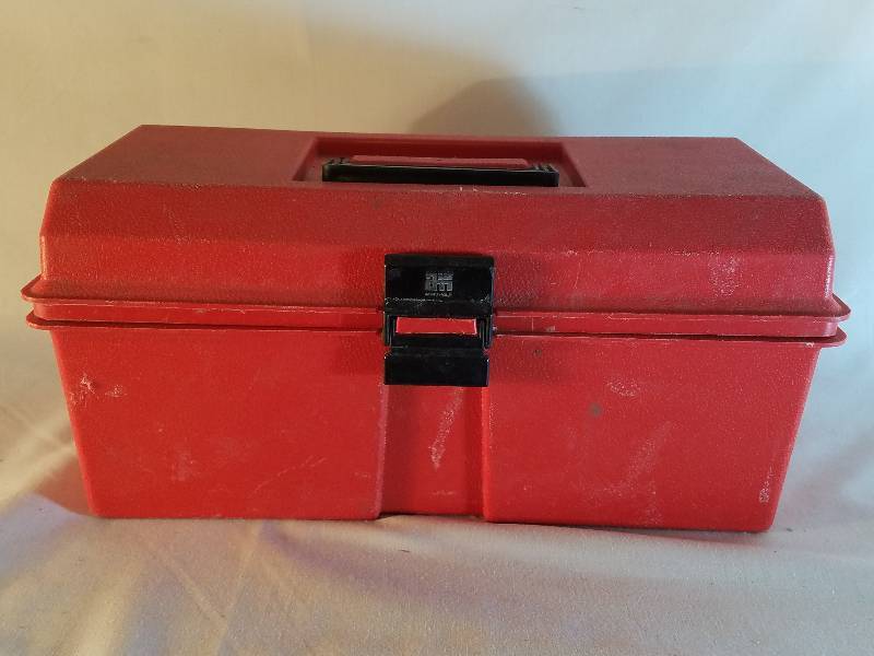 lot 24 image: TOOL BOX WITH TOOLS