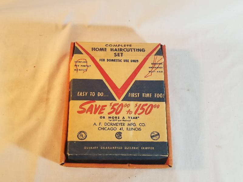 lot 3 image: VINTAGE GROOMING