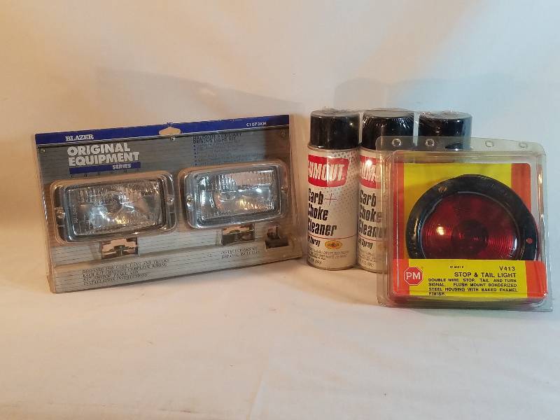 lot 7 image: LIGHT KIT & CARB CLEANER