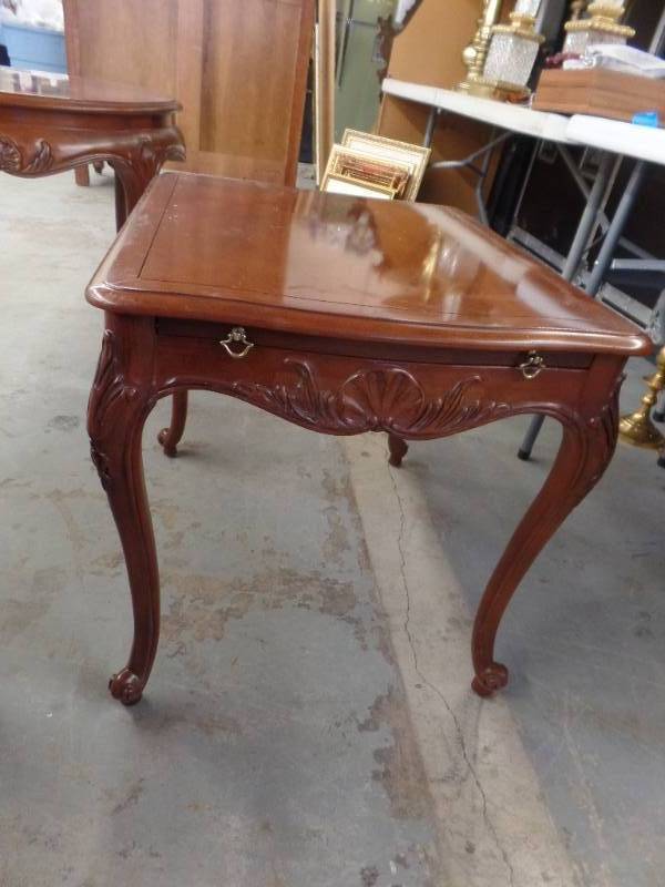 SOLID WOOD END TABLE