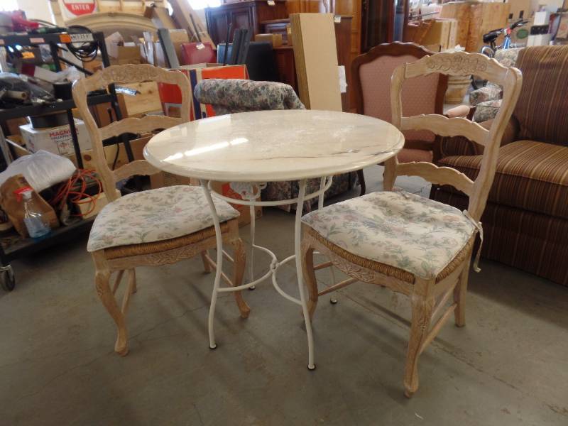 TABLE WITH FRENCH COUNTRY CHAIRS