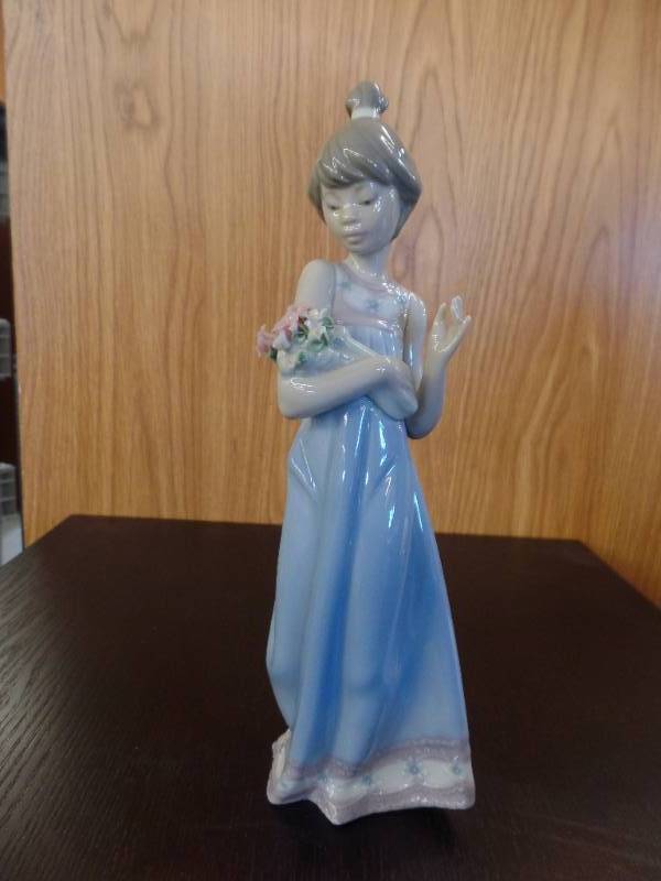 LLADRO FIGURINE
